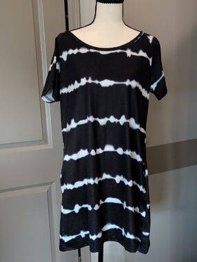 Tie-Dye Short Sleeve Swing Top - Black & White
